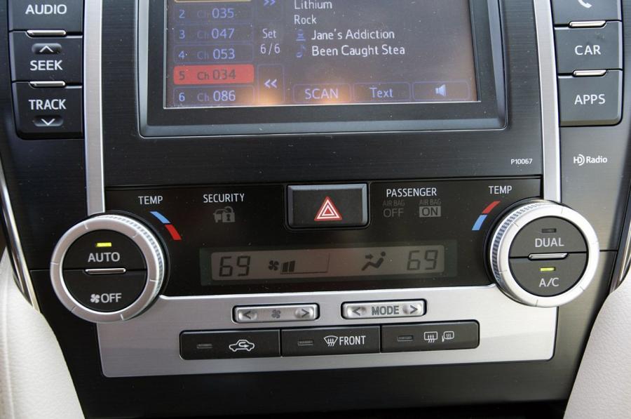  Toyota Camry Hybrid 2012 года  (фото 14 из 71)
